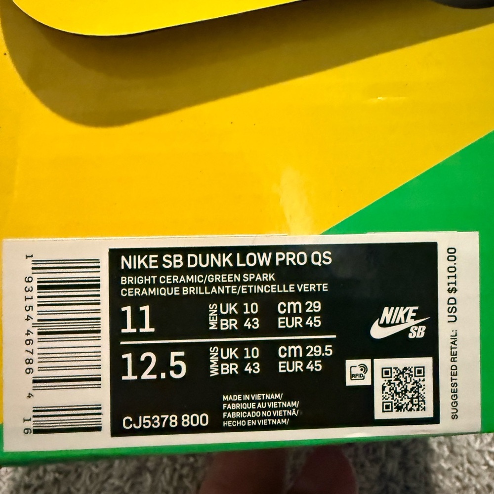 Nike SB Dunk Low Pro QS in Bright Ceramic and Green Spark - Picture 5 of 6